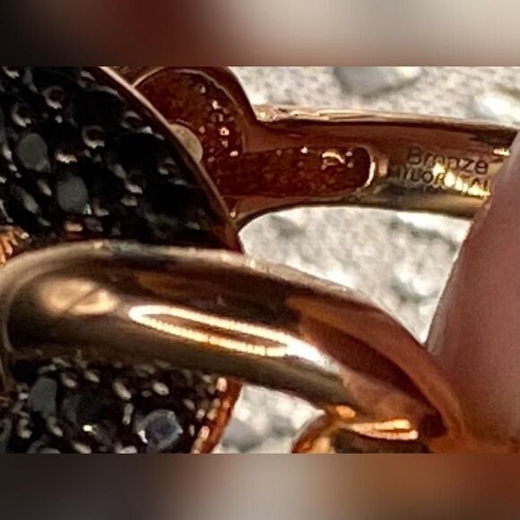 Bronze Black Crystal Pavé Love Knot Ring Size Approx US 10 Gold Tone Statement - Picture 6 of 6